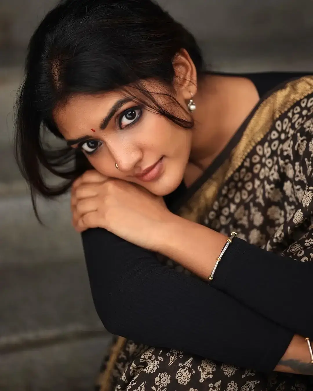 Beautiful Indian Actress Eesha Rebba in Black Saree